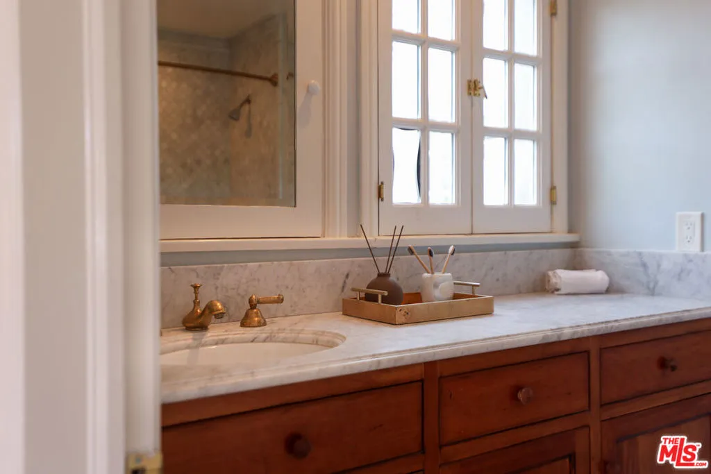 628 N Elm Drive, Beverly Hills, California 90210 home-pic-33